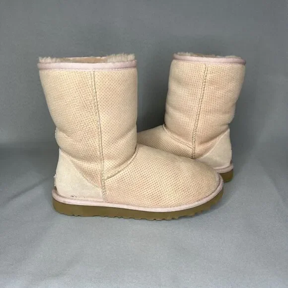 Womens UGG Boots Light Pink Tan Classic Short Perforated Suede Wool Boho Sz 6 - Picture 2 of 16